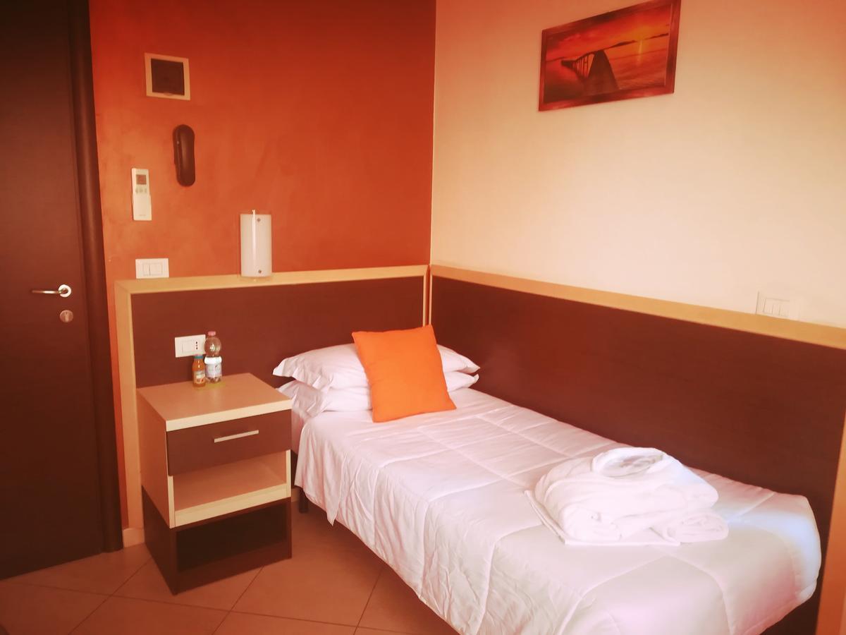 New Hotel Europa Crevalcore エクステリア 写真